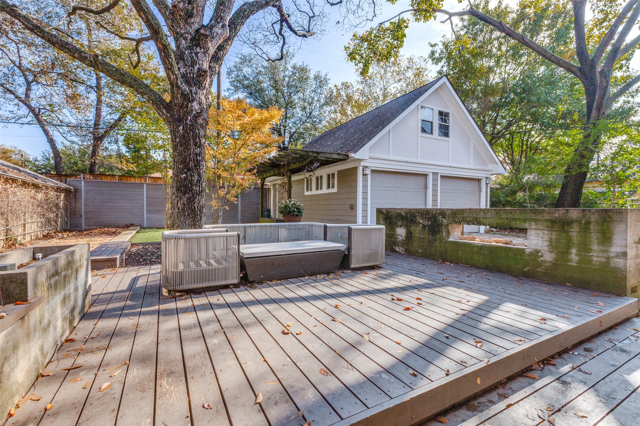 1026 N Winnetka Avenue Dallas TX 75208