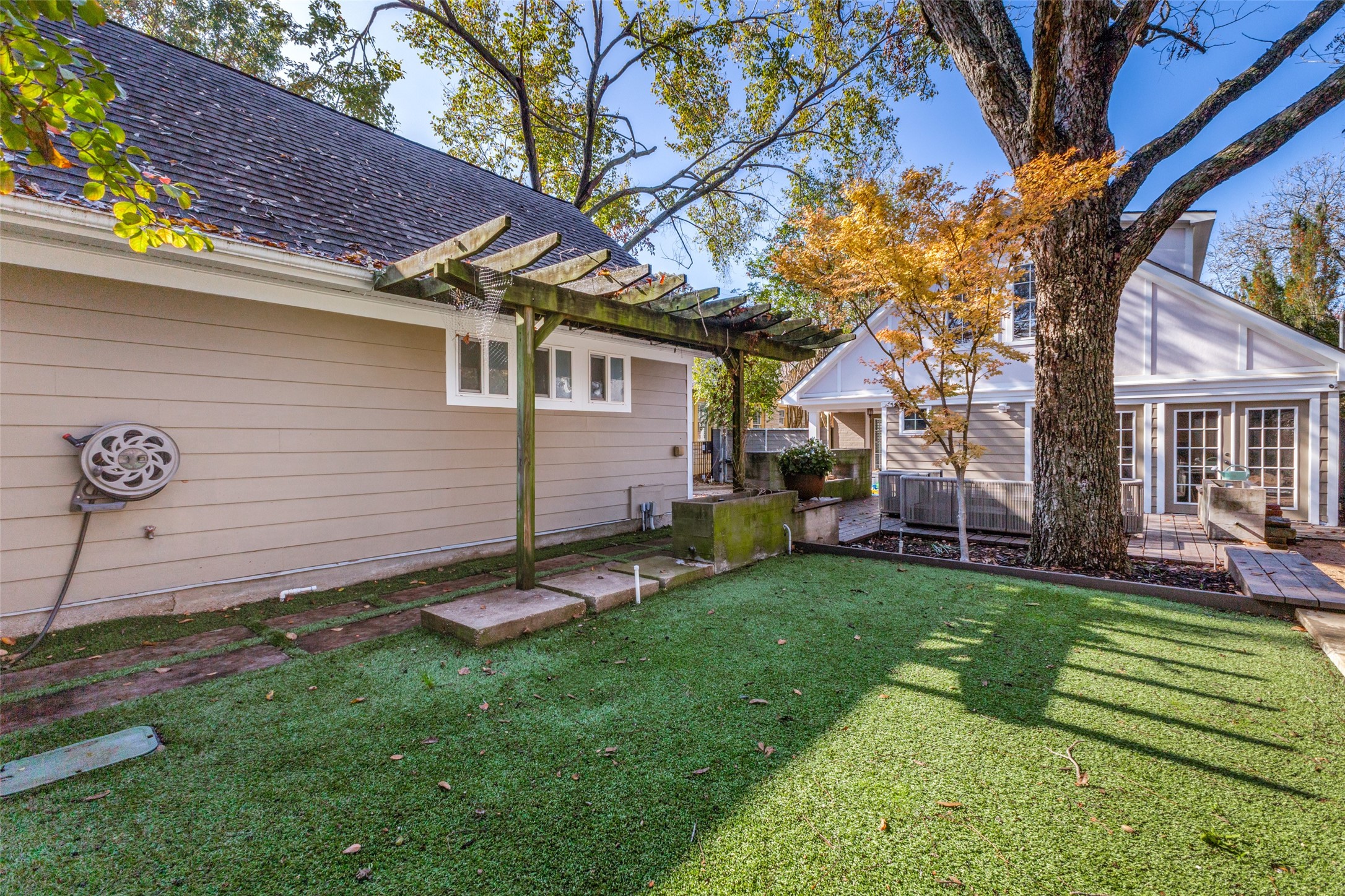 1026 N Winnetka Avenue Dallas TX 75208