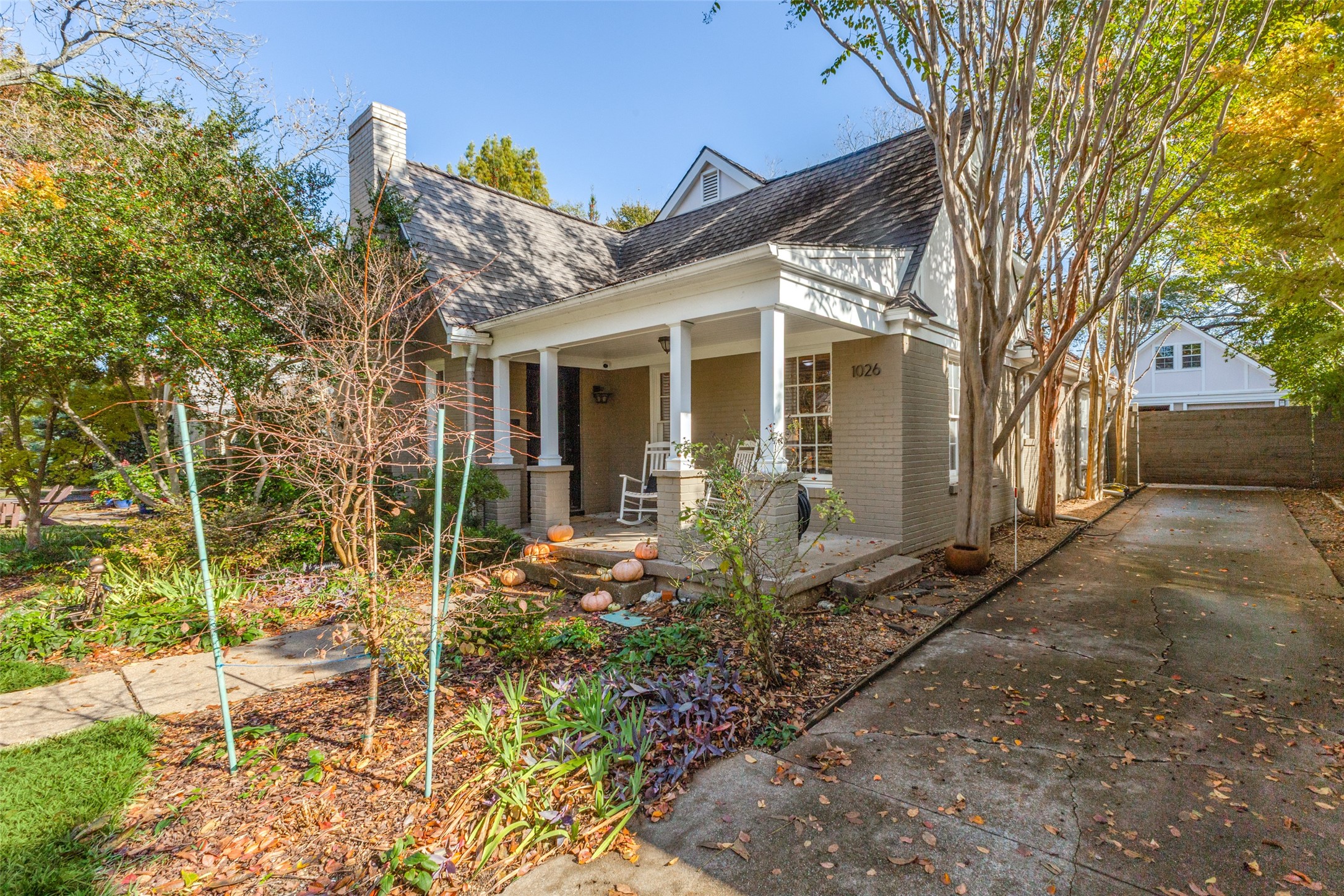 1026 N Winnetka Avenue Dallas TX 75208