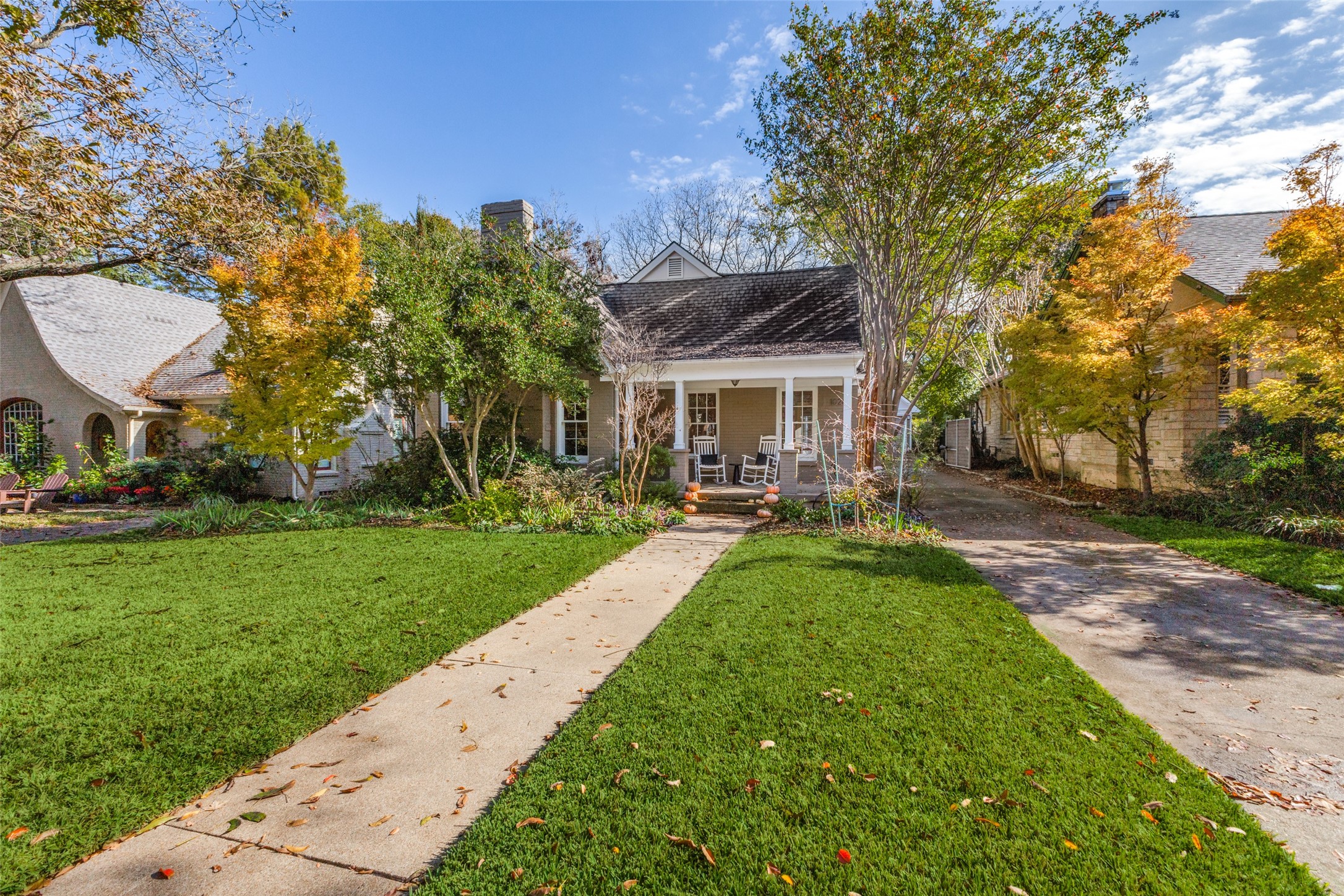 1026 N Winnetka Avenue Dallas TX 75208