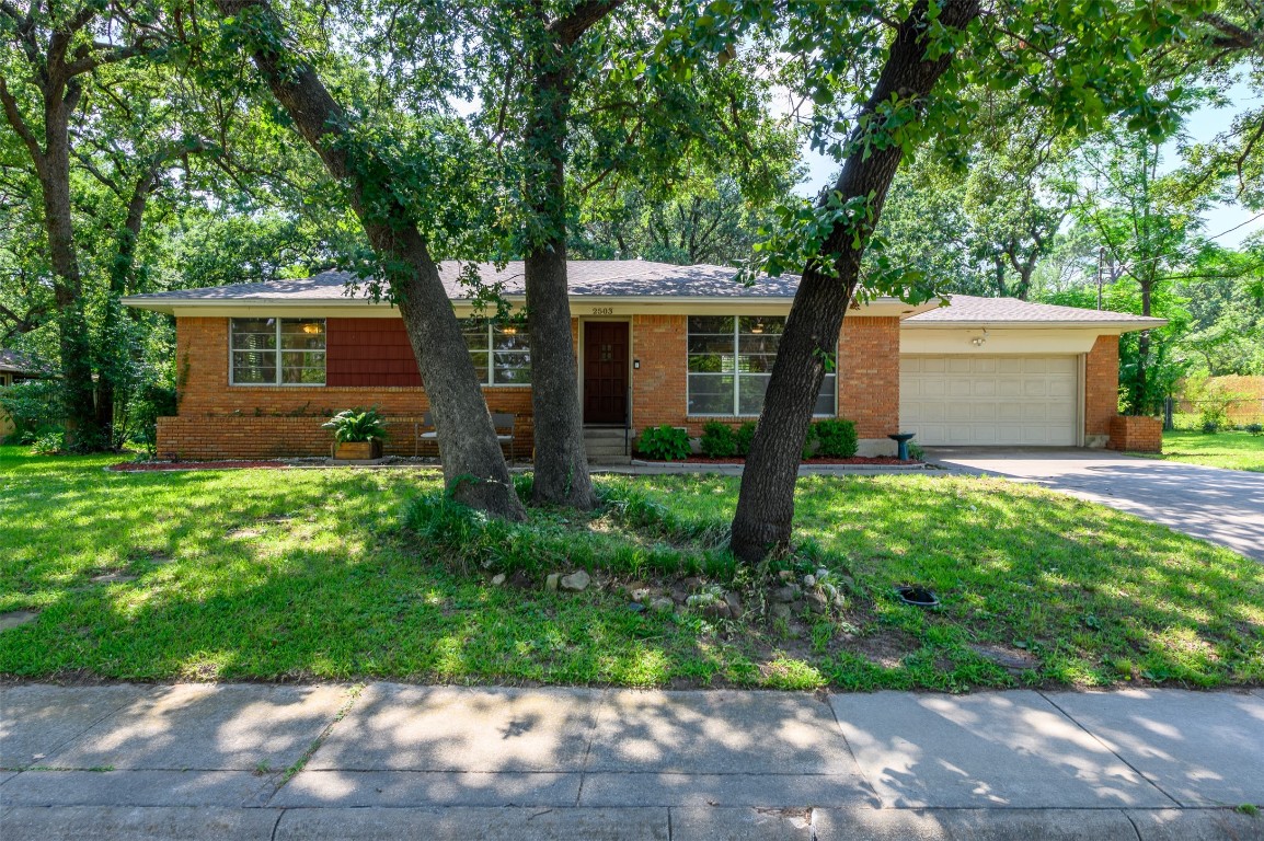 2503 Glenwood Lane Denton TX 76209