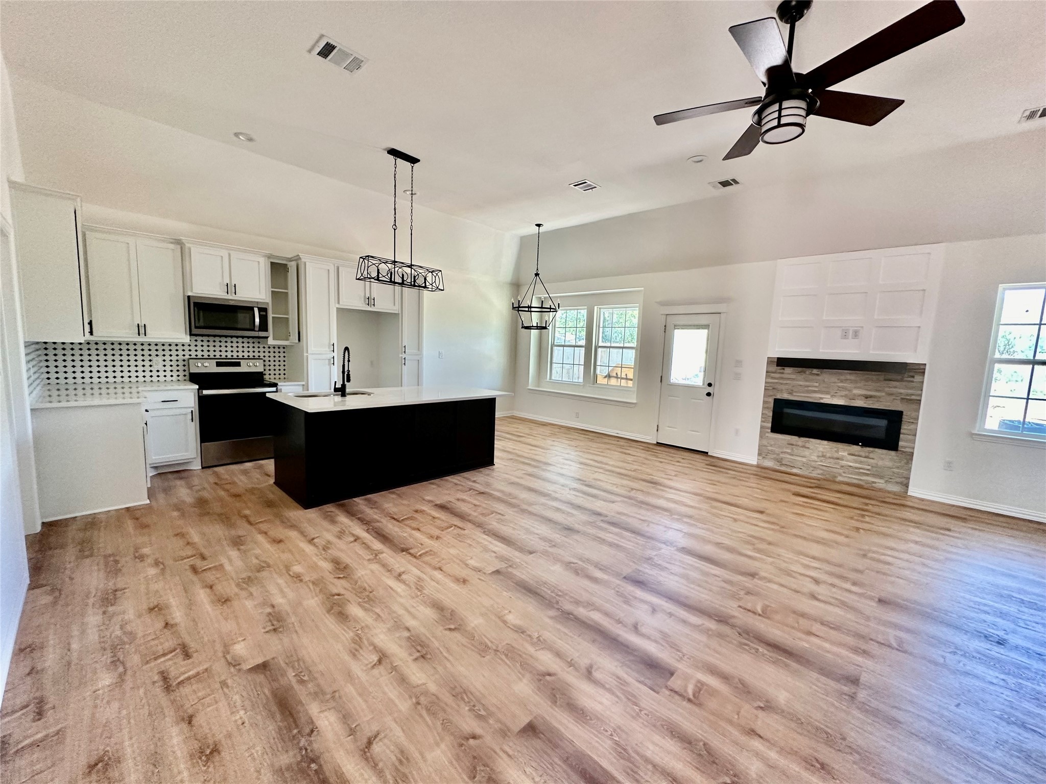 3818 N White Tail Drive Granbury TX 76049