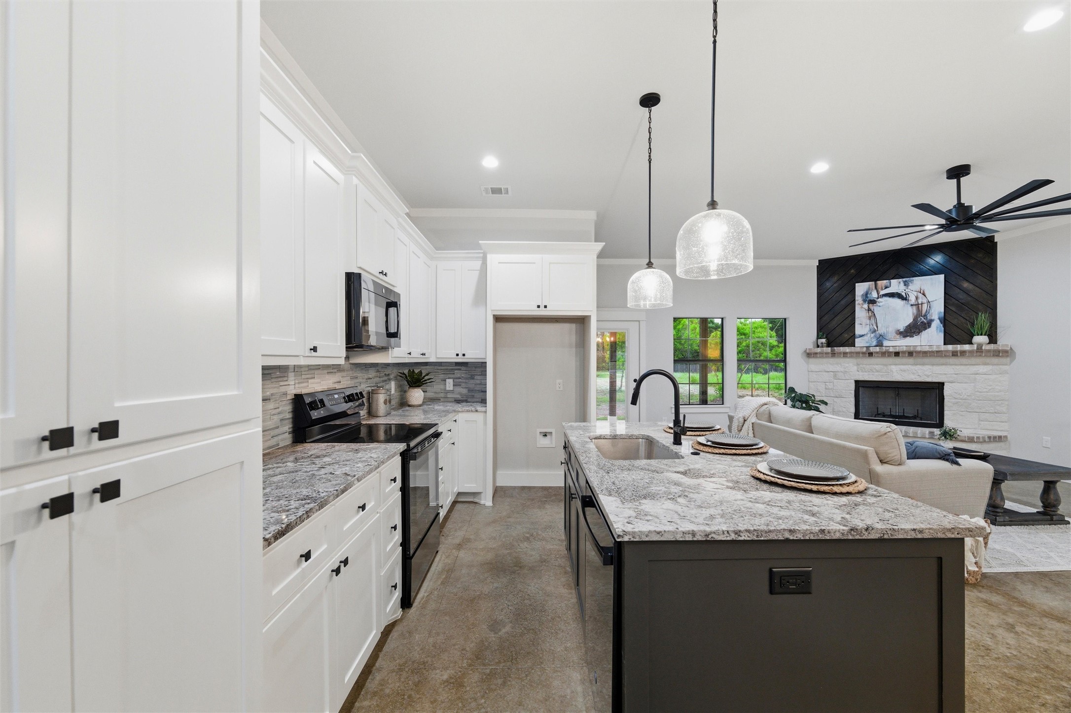 5808 W Virginia Trail Granbury TX 76048