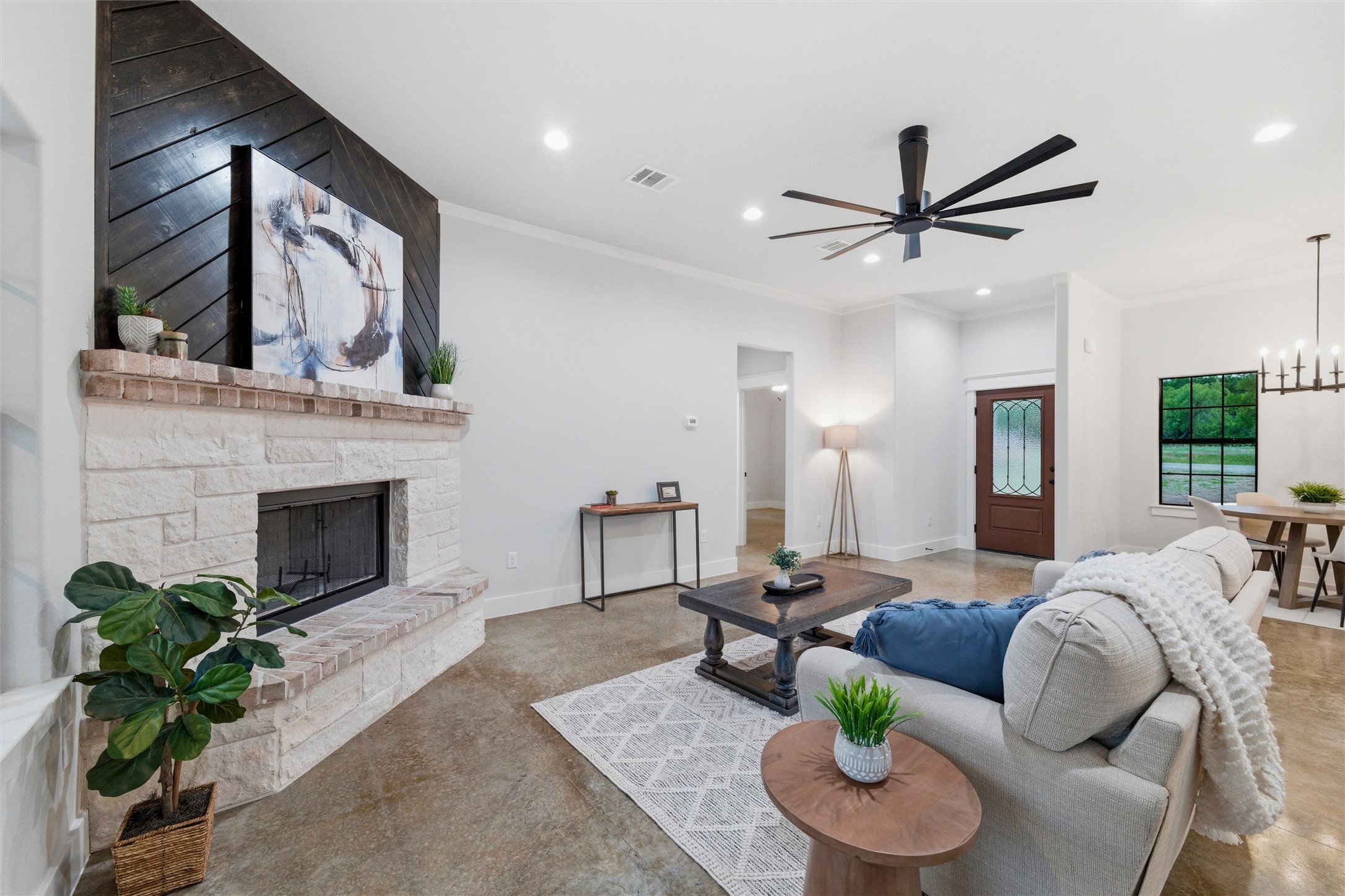 5808 W Virginia Trail Granbury TX 76048