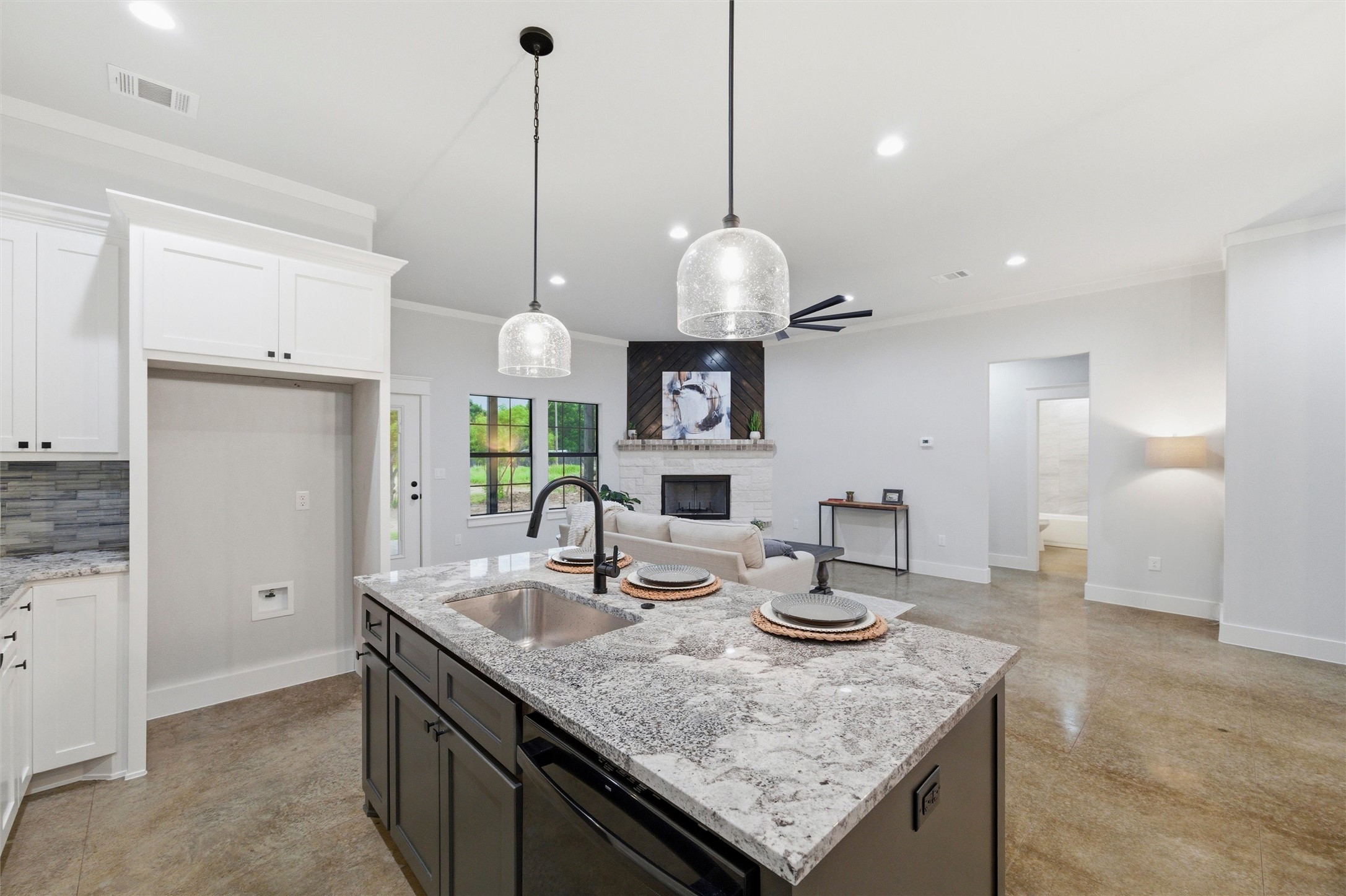 5808 W Virginia Trail Granbury TX 76048