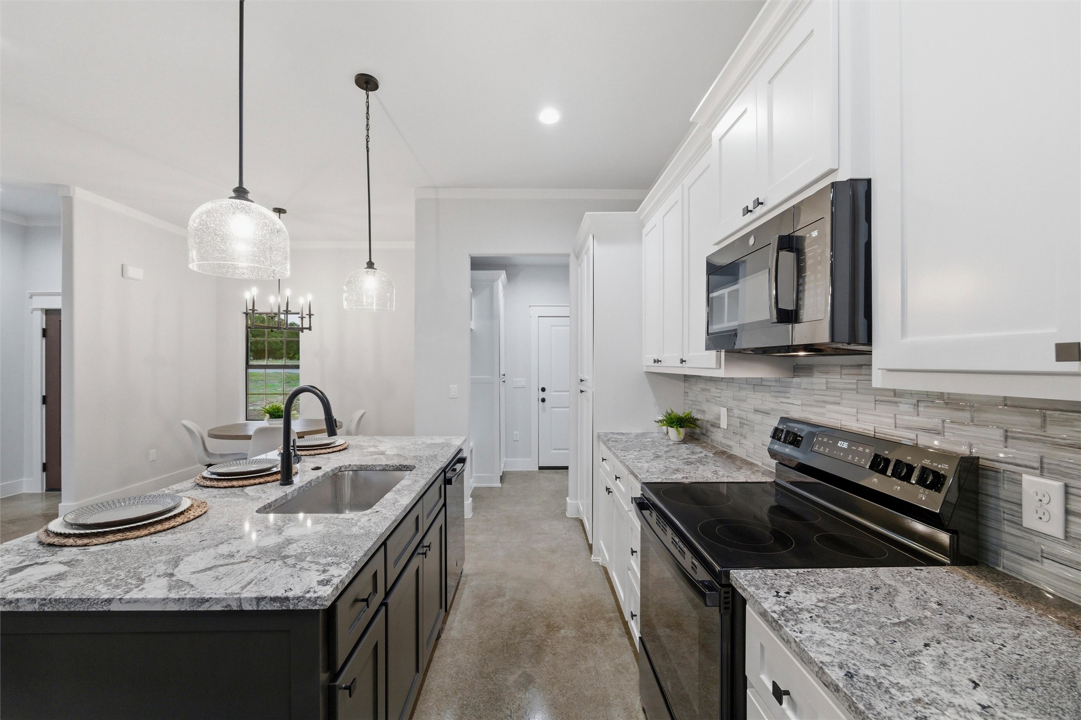 5808 W Virginia Trail Granbury TX 76048
