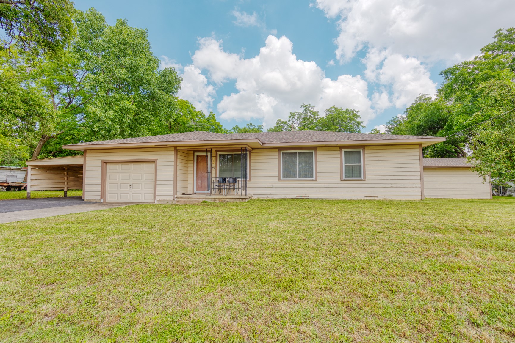 308 W White Street Pilot Point TX 76258