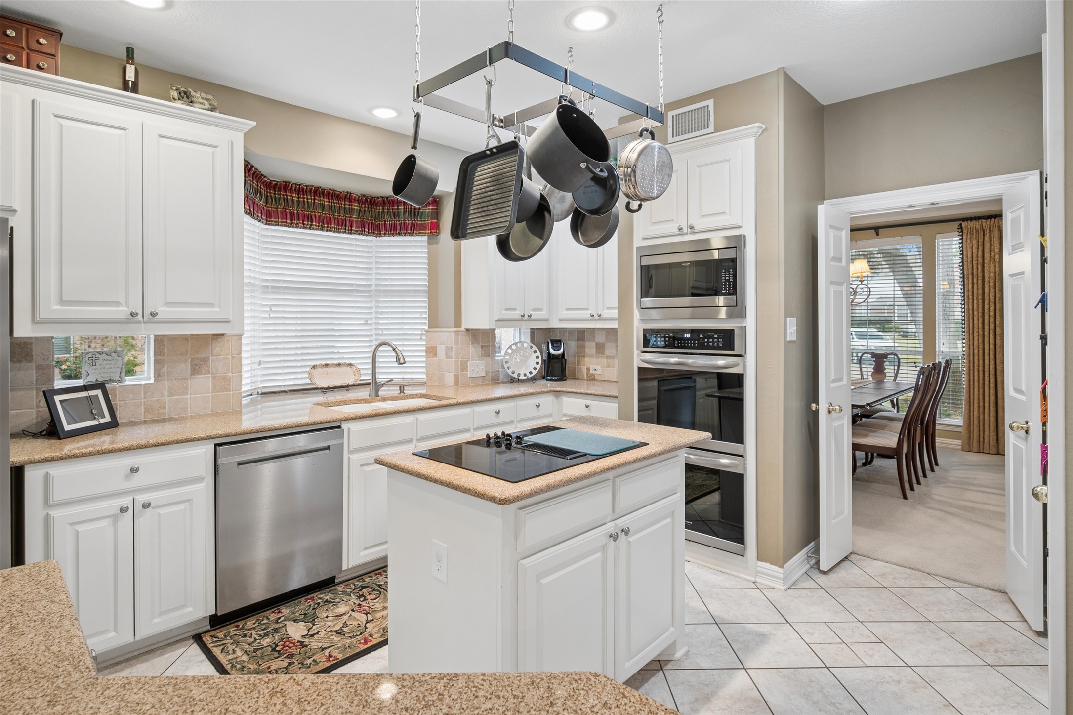 405 Royal Colonnade Arlington TX 76011