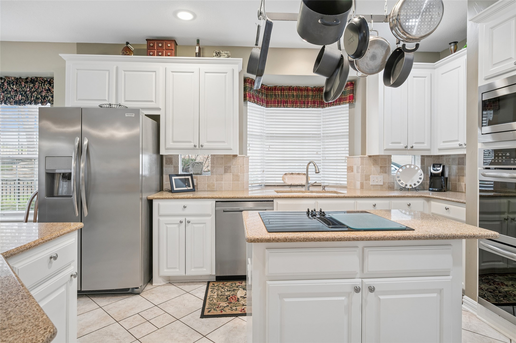 405 Royal Colonnade Arlington TX 76011