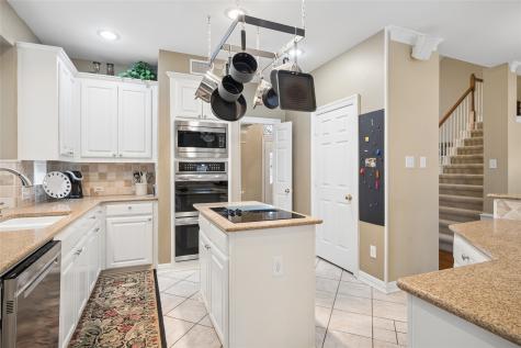 405 Royal Colonnade Arlington TX 76011