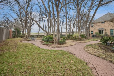 405 Royal Colonnade Arlington TX 76011