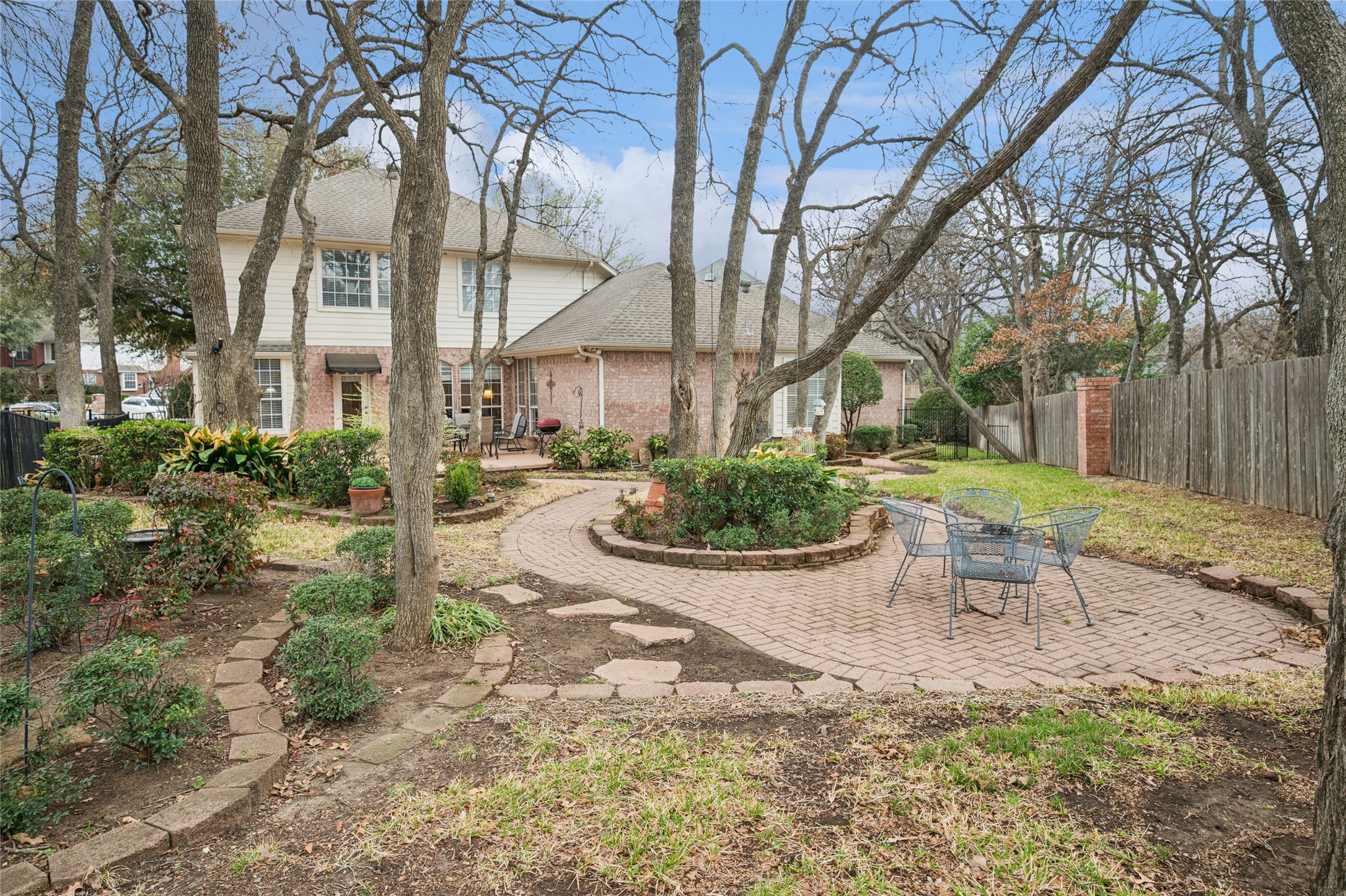 405 Royal Colonnade Arlington TX 76011
