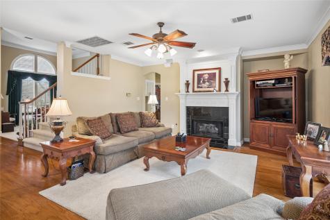 405 Royal Colonnade Arlington TX 76011