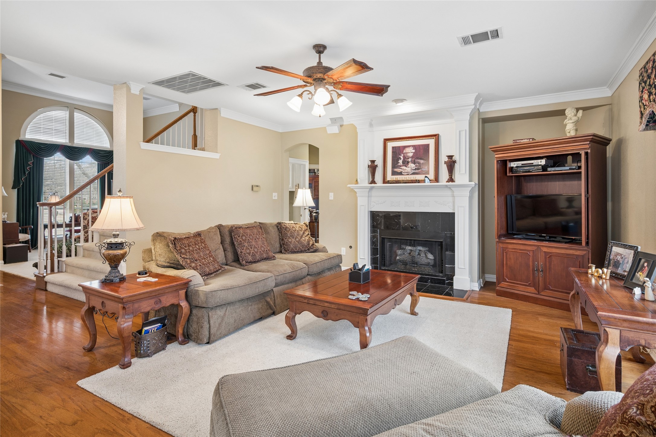 405 Royal Colonnade Arlington TX 76011
