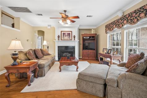 405 Royal Colonnade Arlington TX 76011