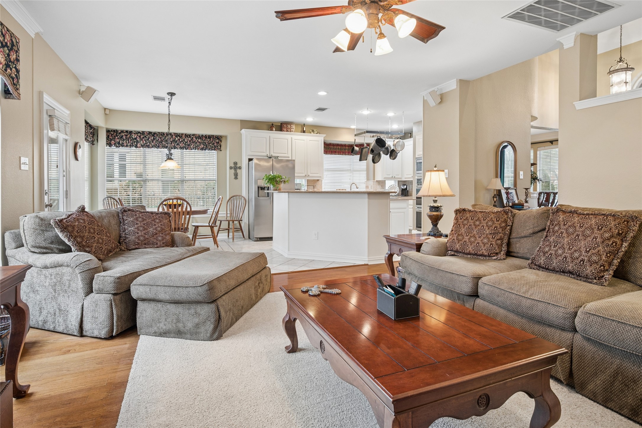 405 Royal Colonnade Arlington TX 76011