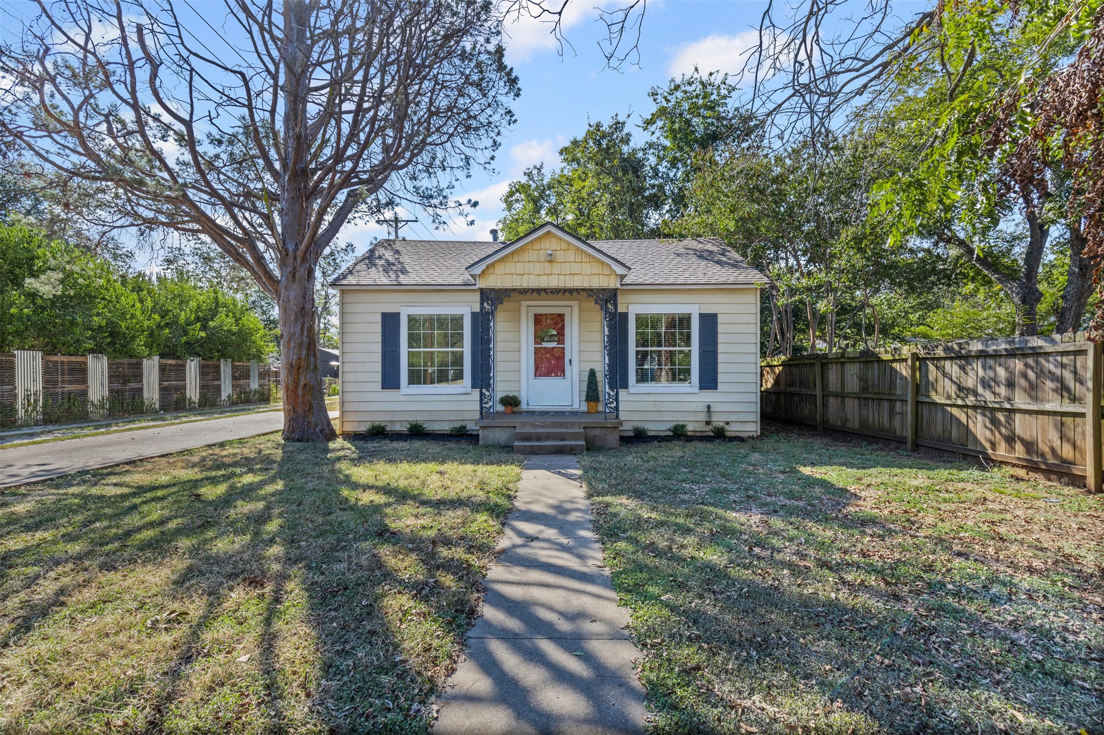 603 W 2nd Street Cleburne TX 76033