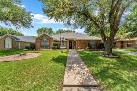 3645 Village Green Drive Grand Prairie TX 75052