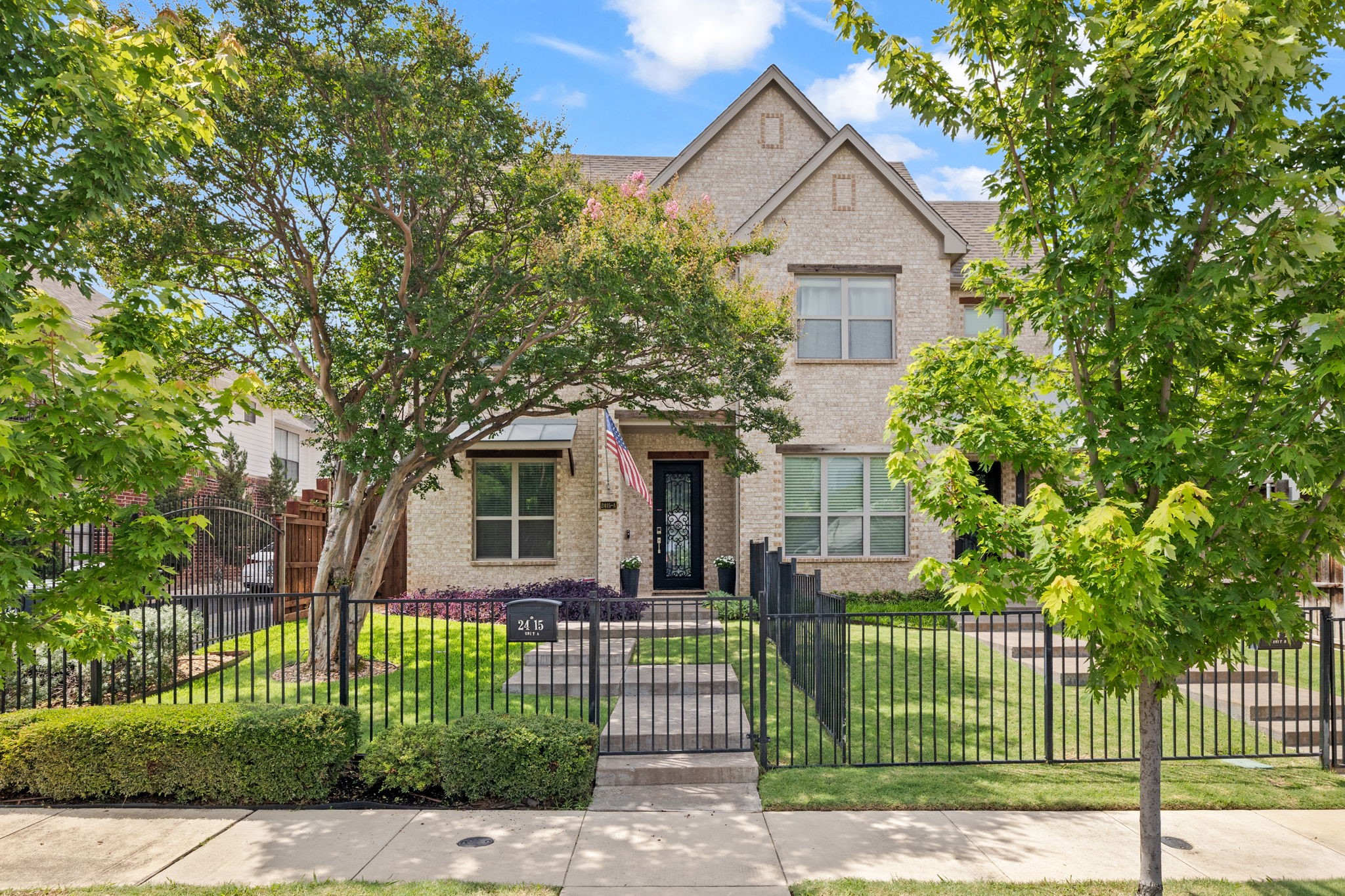 2415 Knight Street Dallas TX 75219