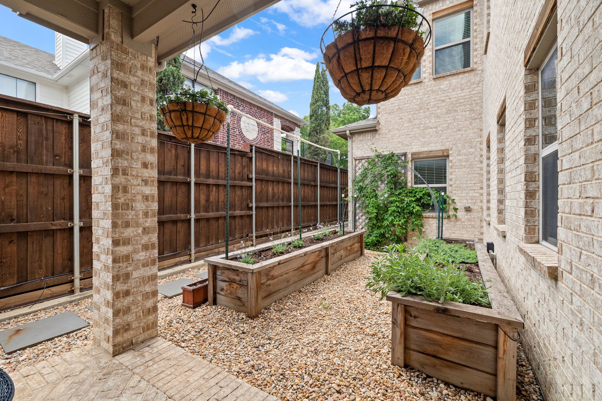 2415 Knight Street Dallas TX 75219