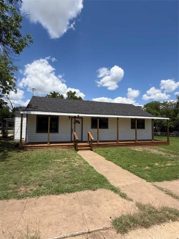 1016 W Cedar Street Coleman TX 76834