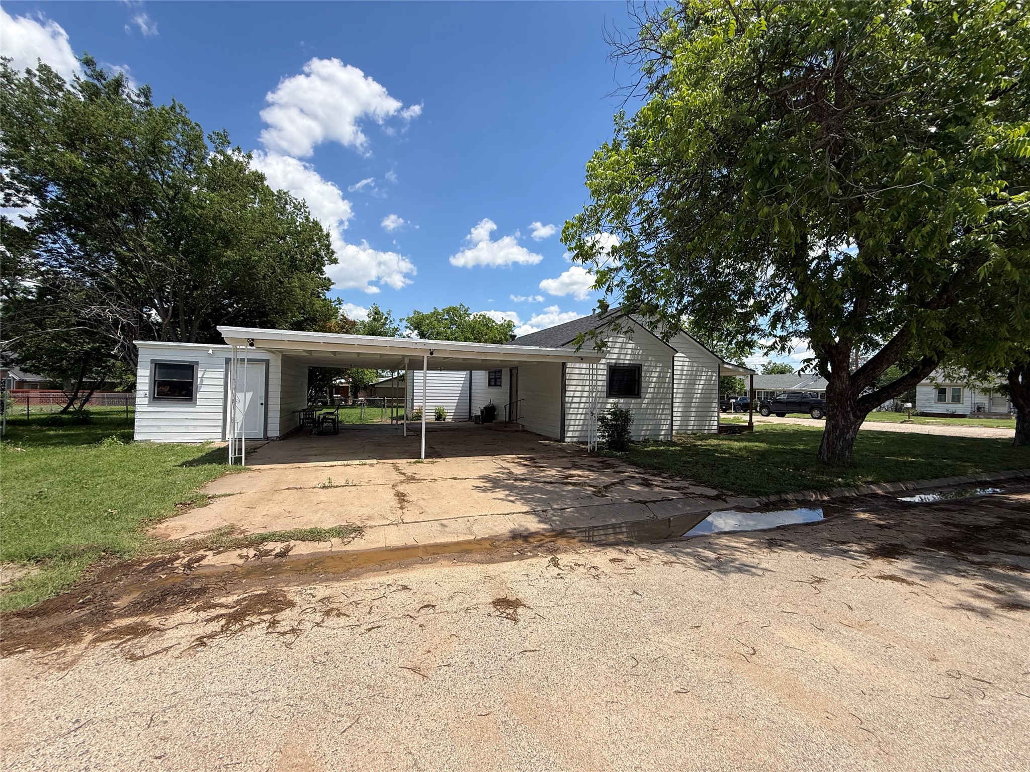 1016 W Cedar Street Coleman TX 76834