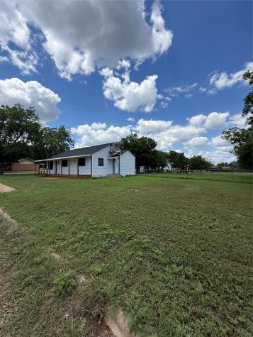 1016 W Cedar Street Coleman TX 76834