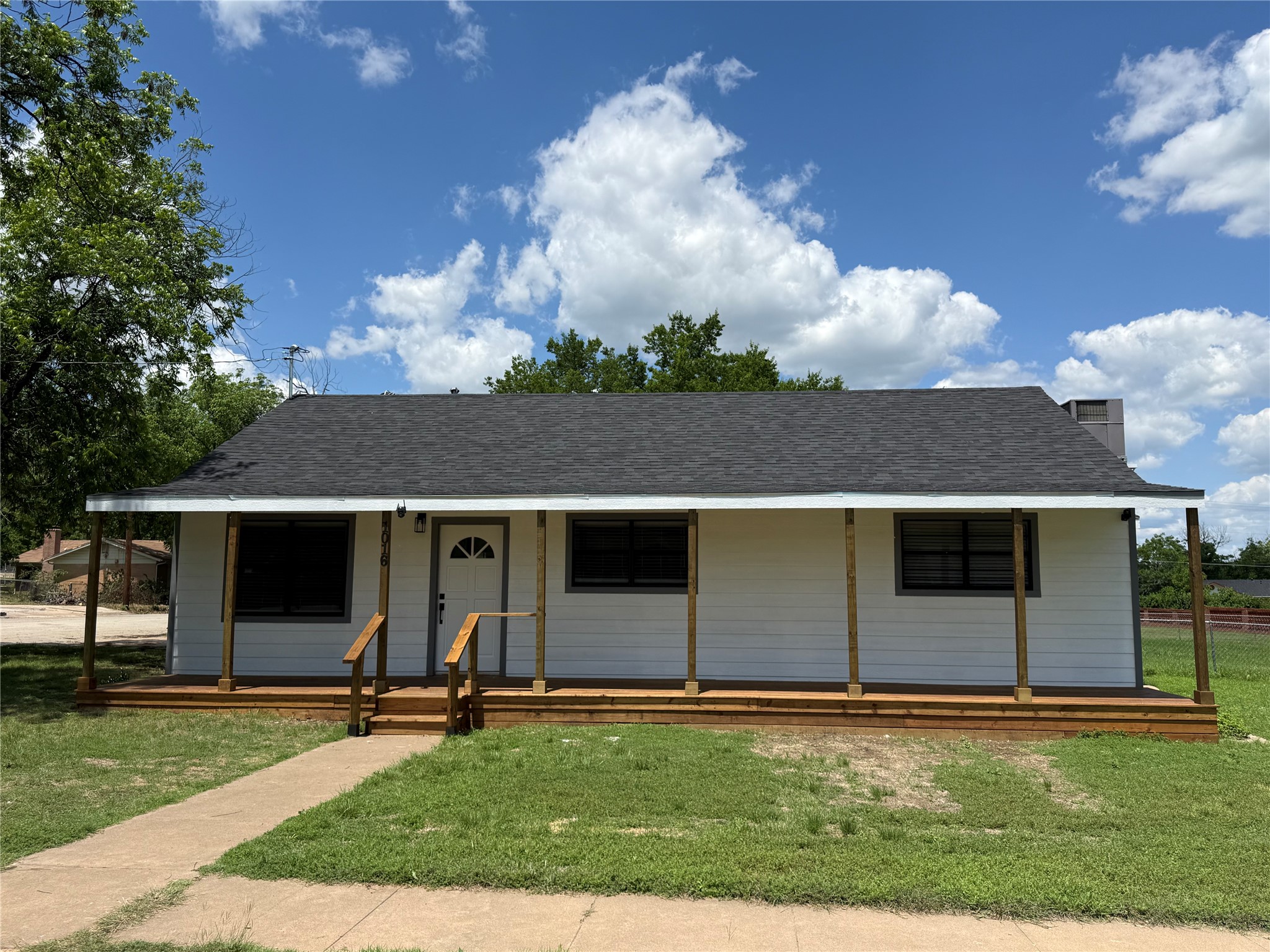 1016 W Cedar Street Coleman TX 76834