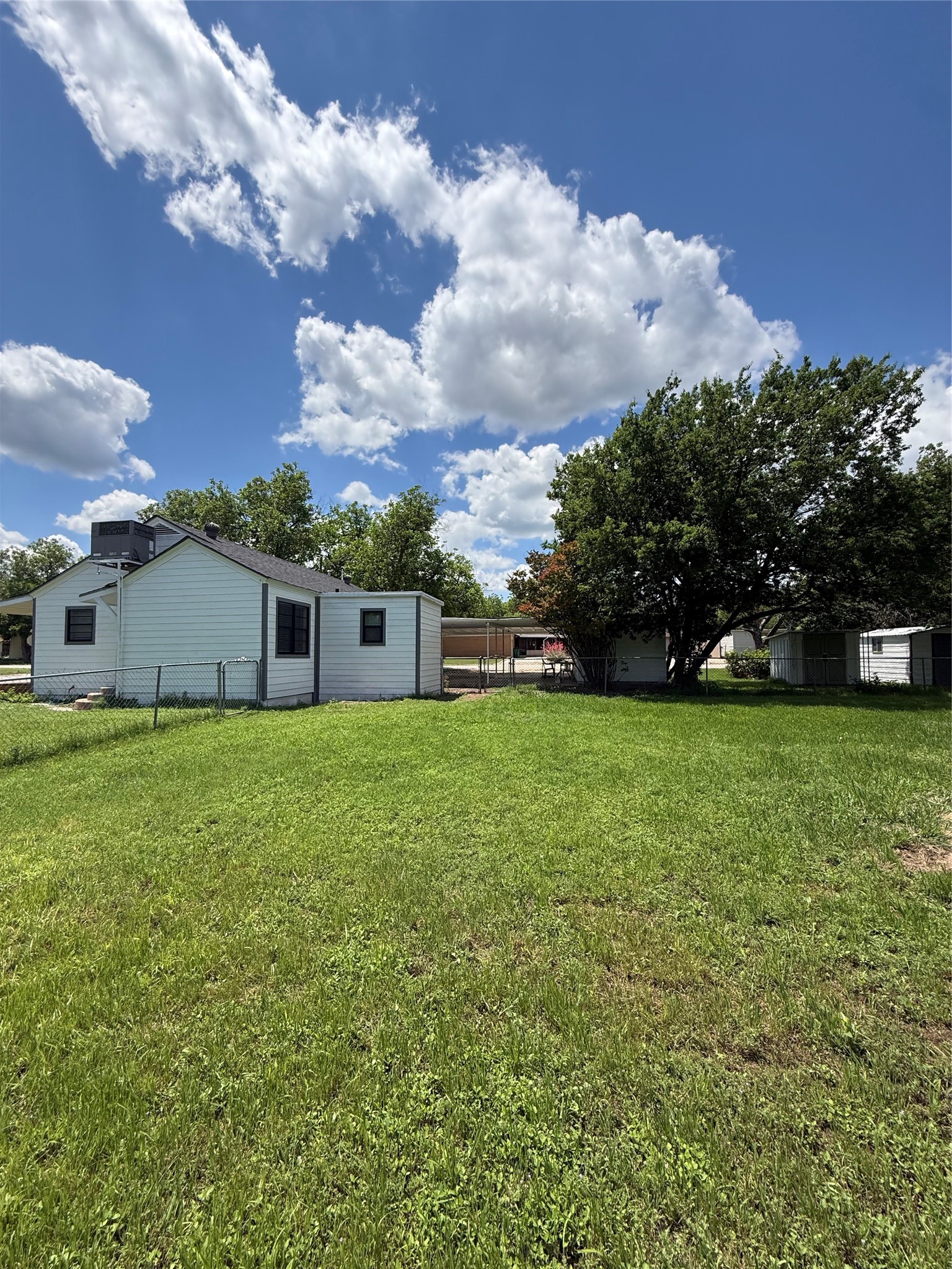 1016 W Cedar Street Coleman TX 76834