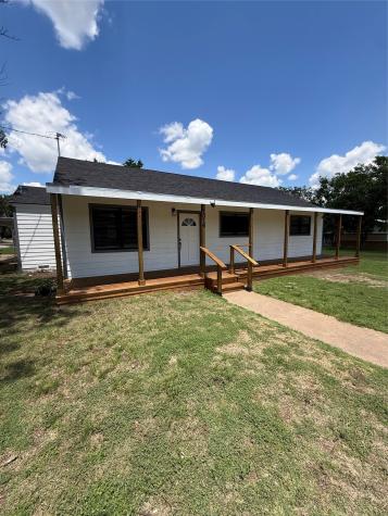 1016 W Cedar Street Coleman TX 76834