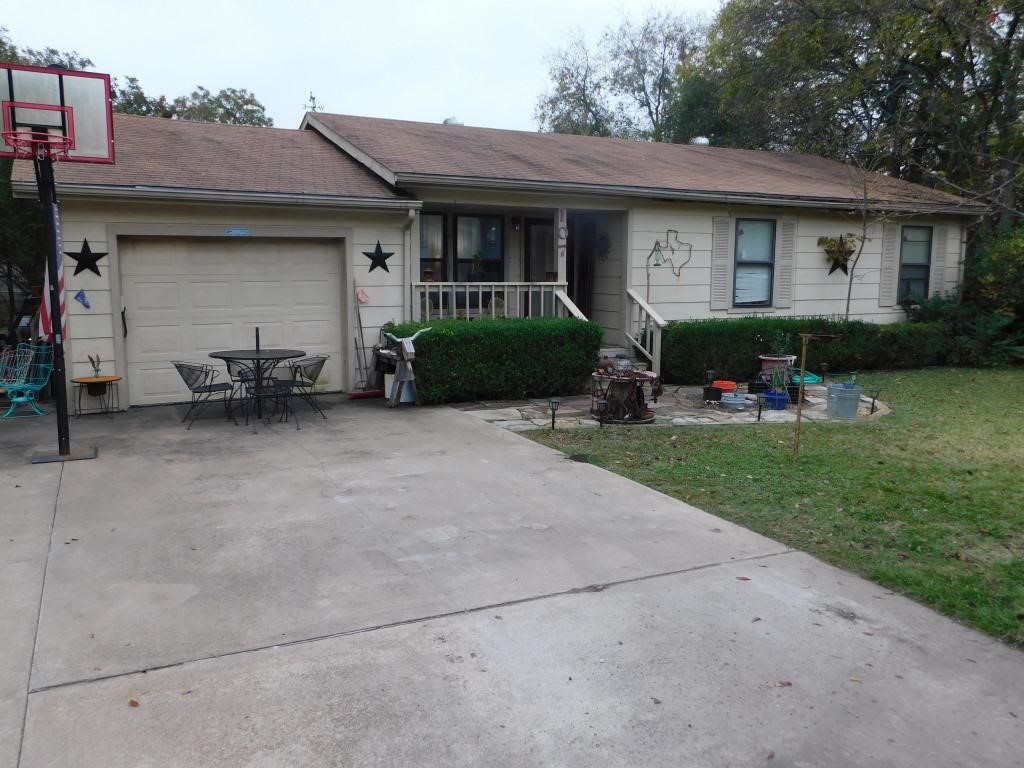 107 W School Street Trenton TX 75490