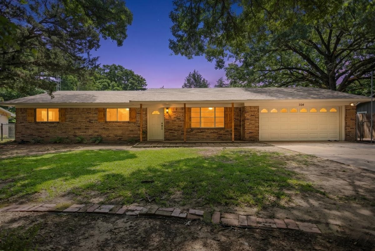 104 Royal Lane Edgewood TX 75117