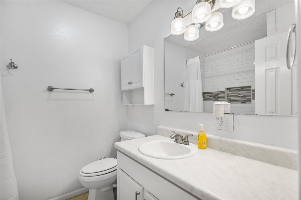 104 Royal Lane Edgewood TX 75117