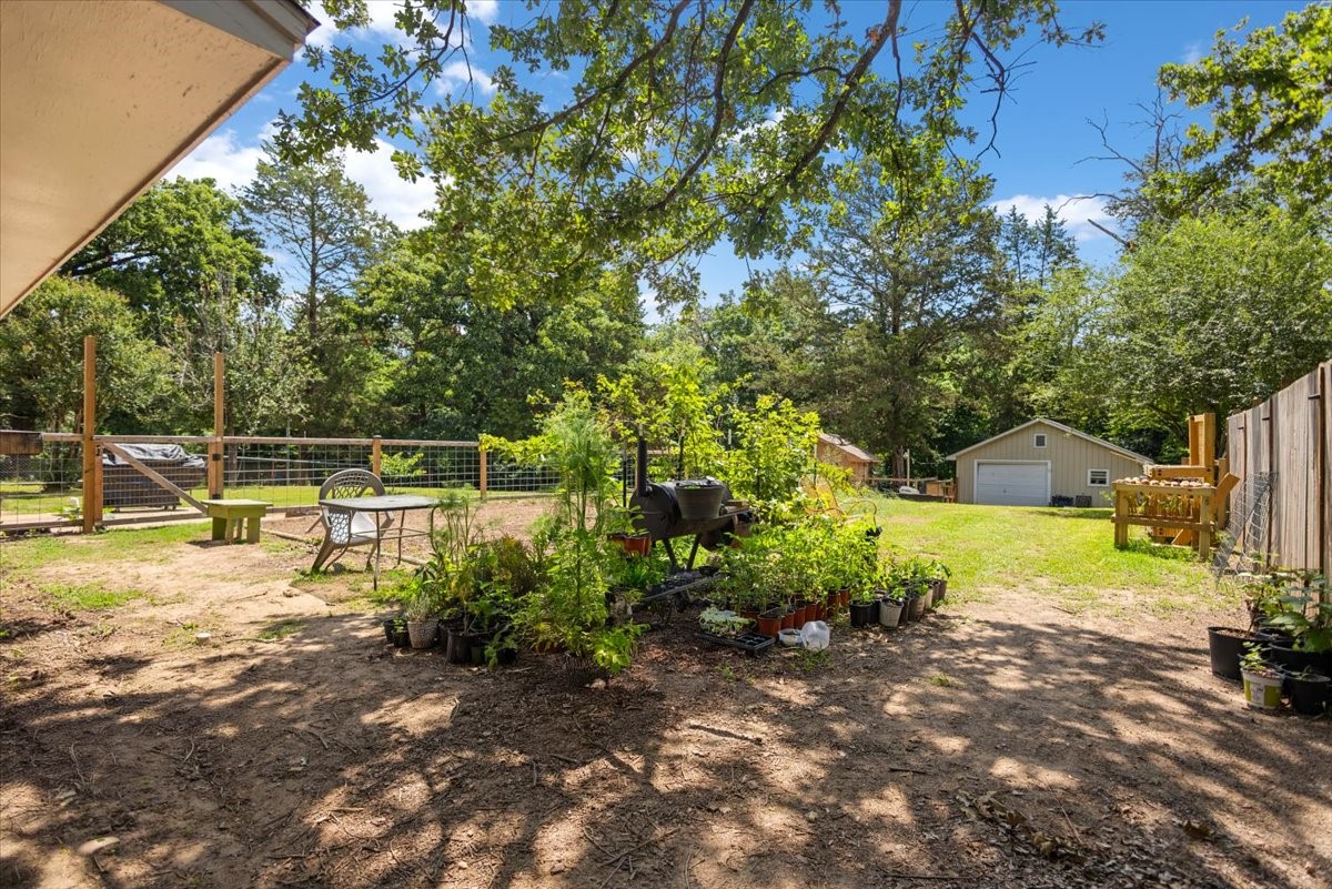 104 Royal Lane Edgewood TX 75117