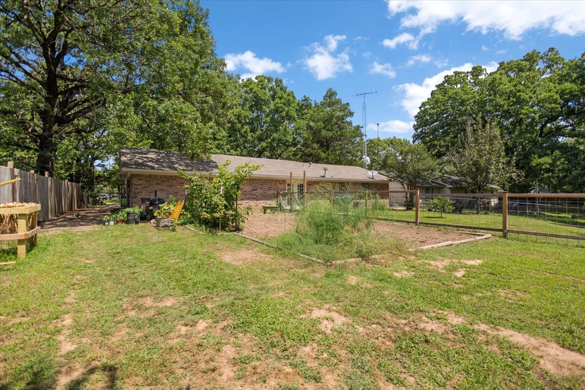 104 Royal Lane Edgewood TX 75117