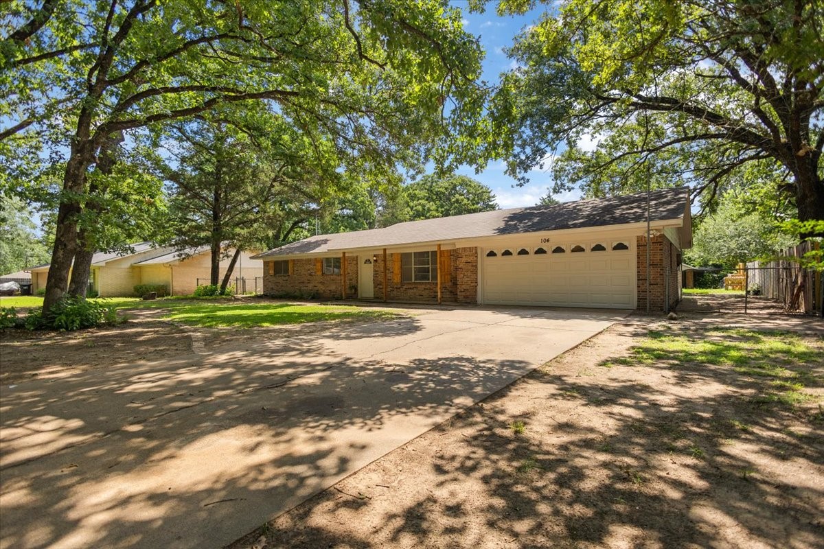 104 Royal Lane Edgewood TX 75117