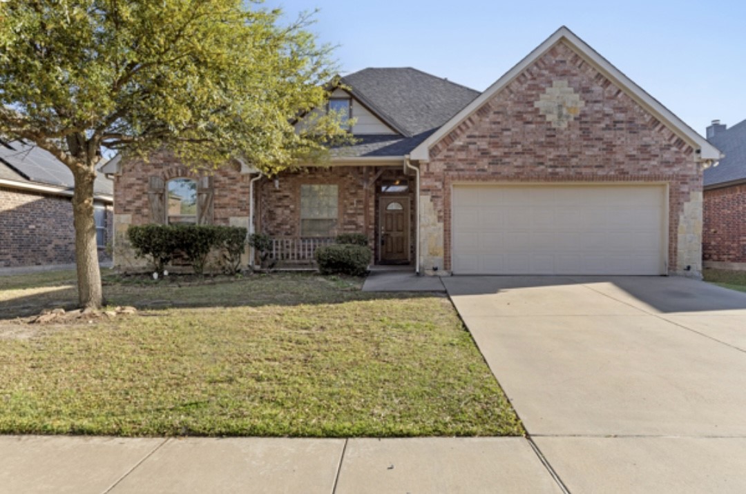 565 Griffith Drive Saginaw TX 76179