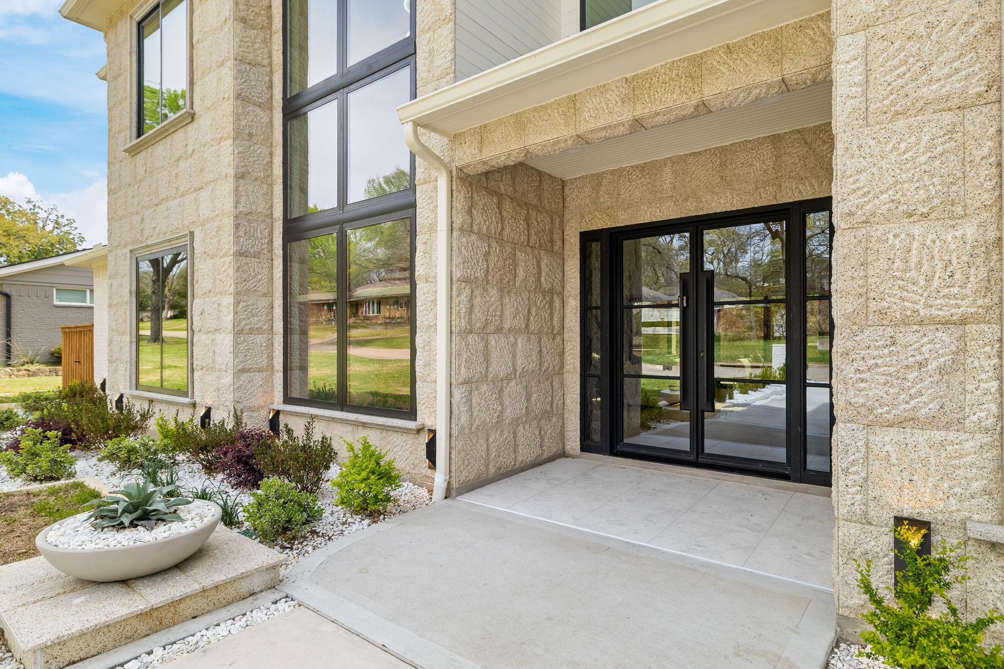 8222 San Leandro Drive Dallas TX 75218