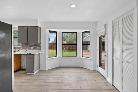 516 Post Oak Lane Burleson TX 76028