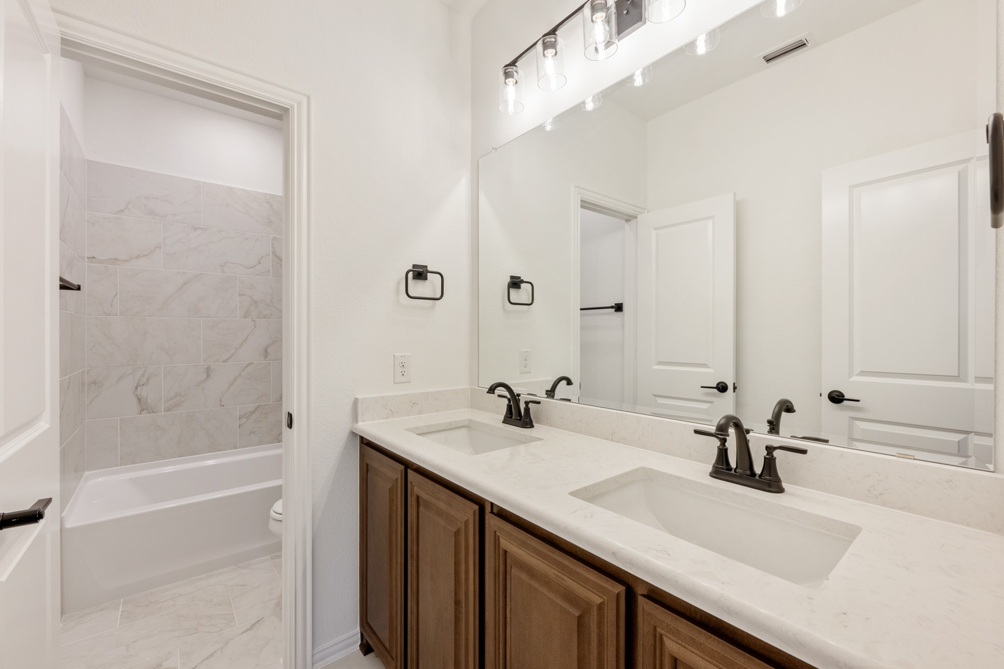 1001 Sedona Trail Justin TX 76247