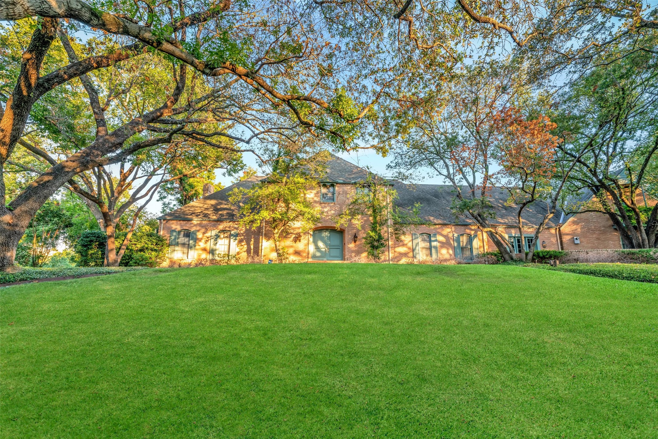 17132 Club Hill Drive Dallas TX 75248