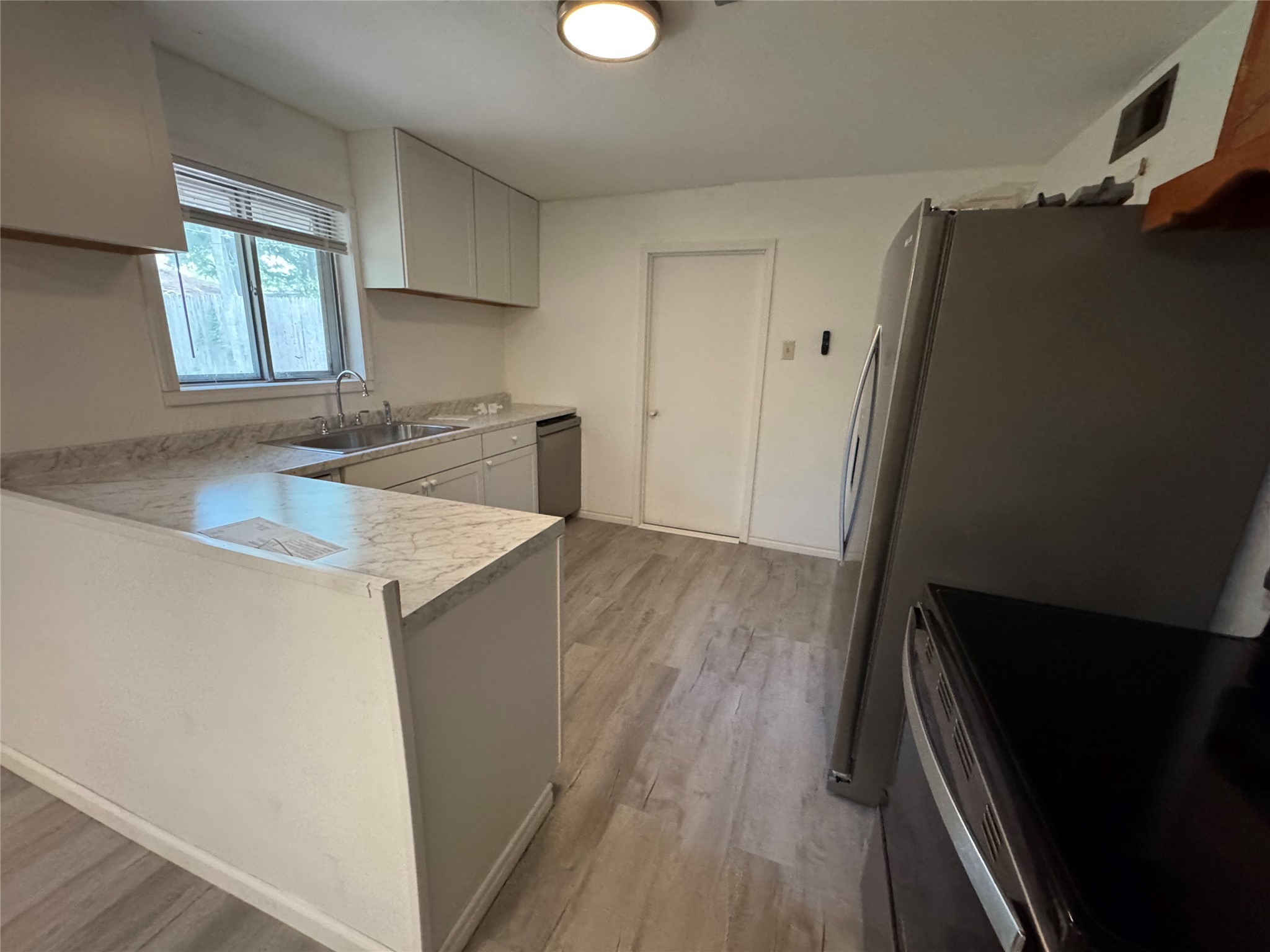 617 Forest Lane Hurst TX 76053