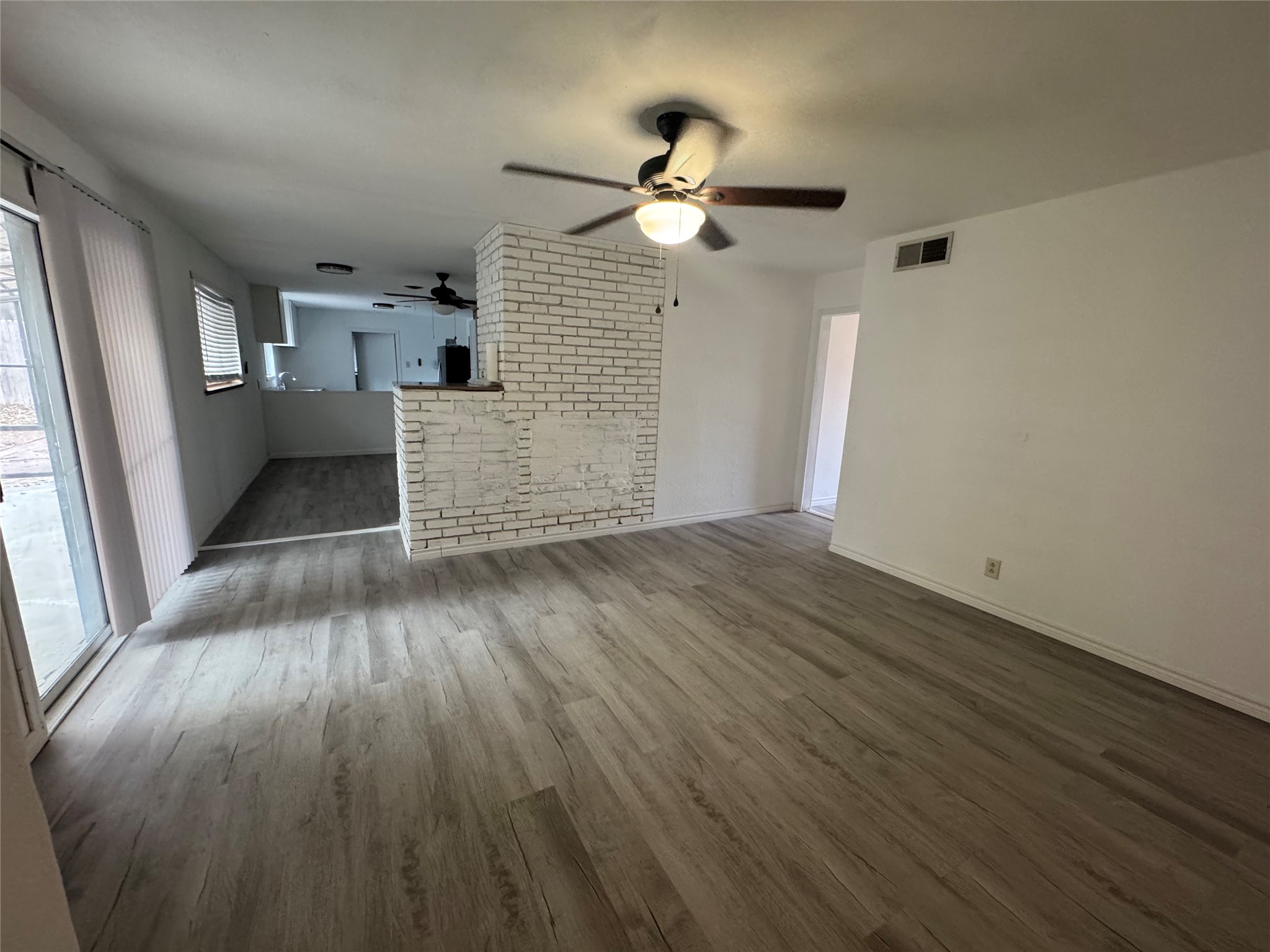 617 Forest Lane Hurst TX 76053