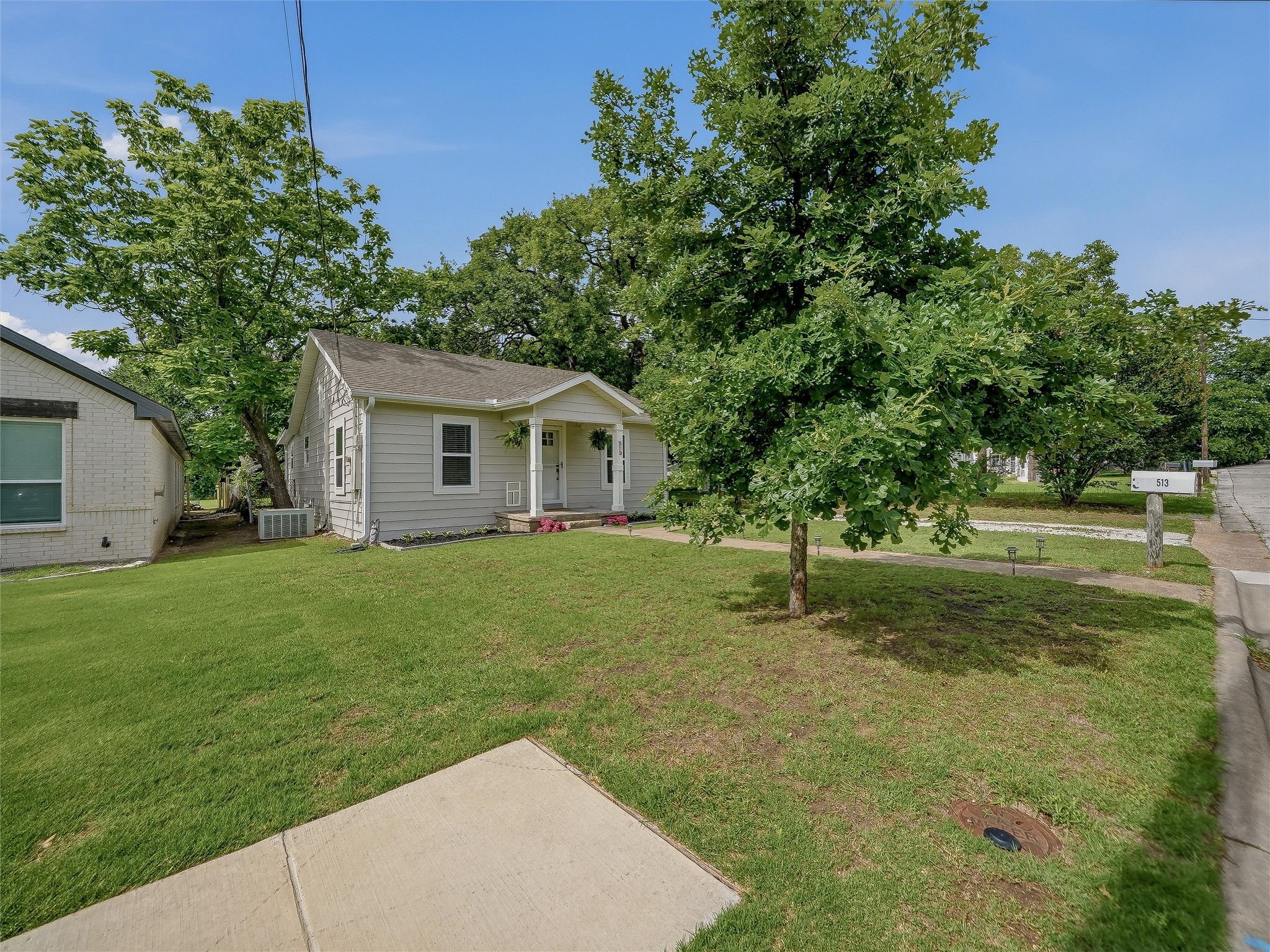 513 W Water Street Weatherford TX 76086