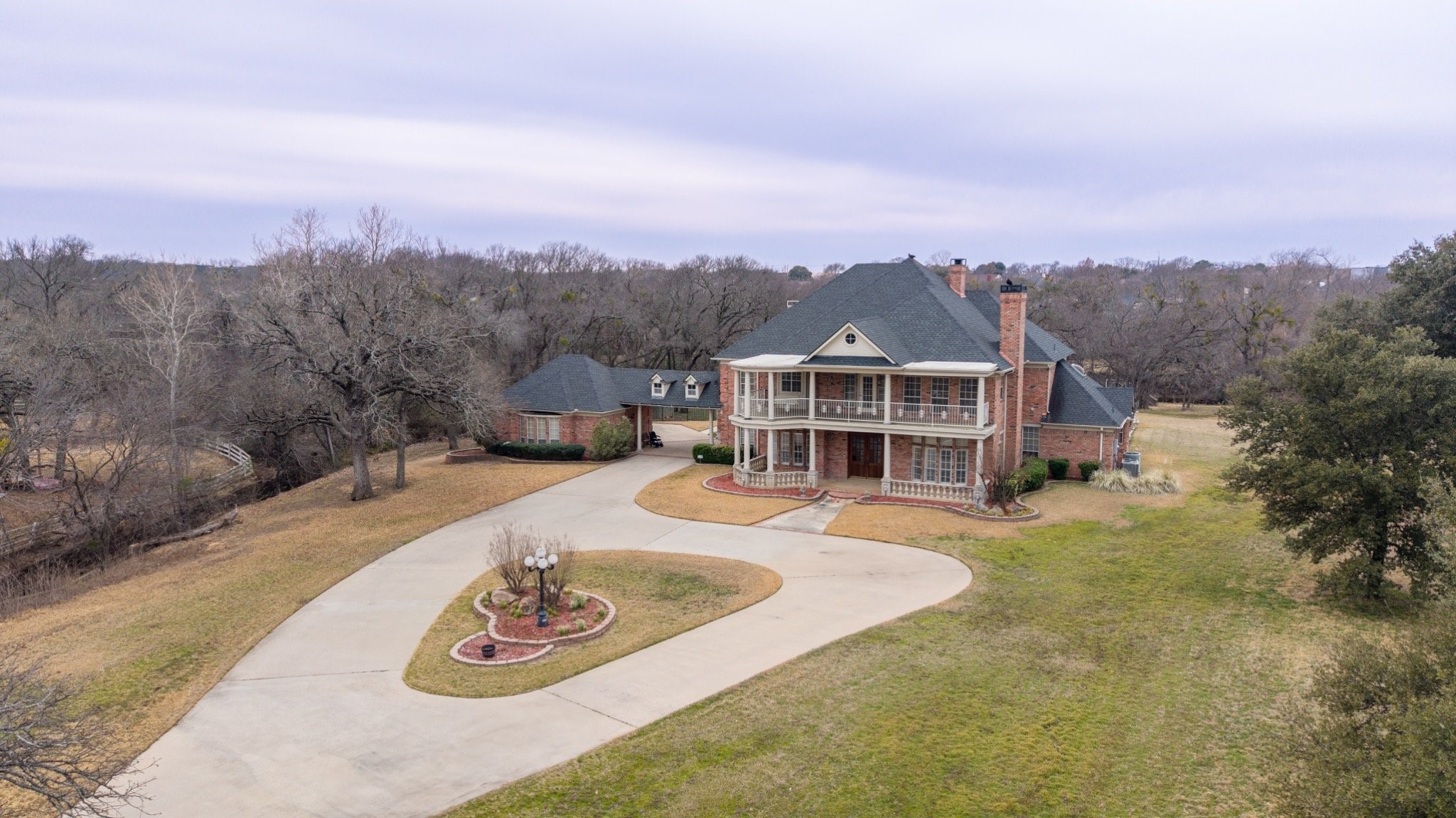 207 Oakridge Trail Kennedale TX 76060