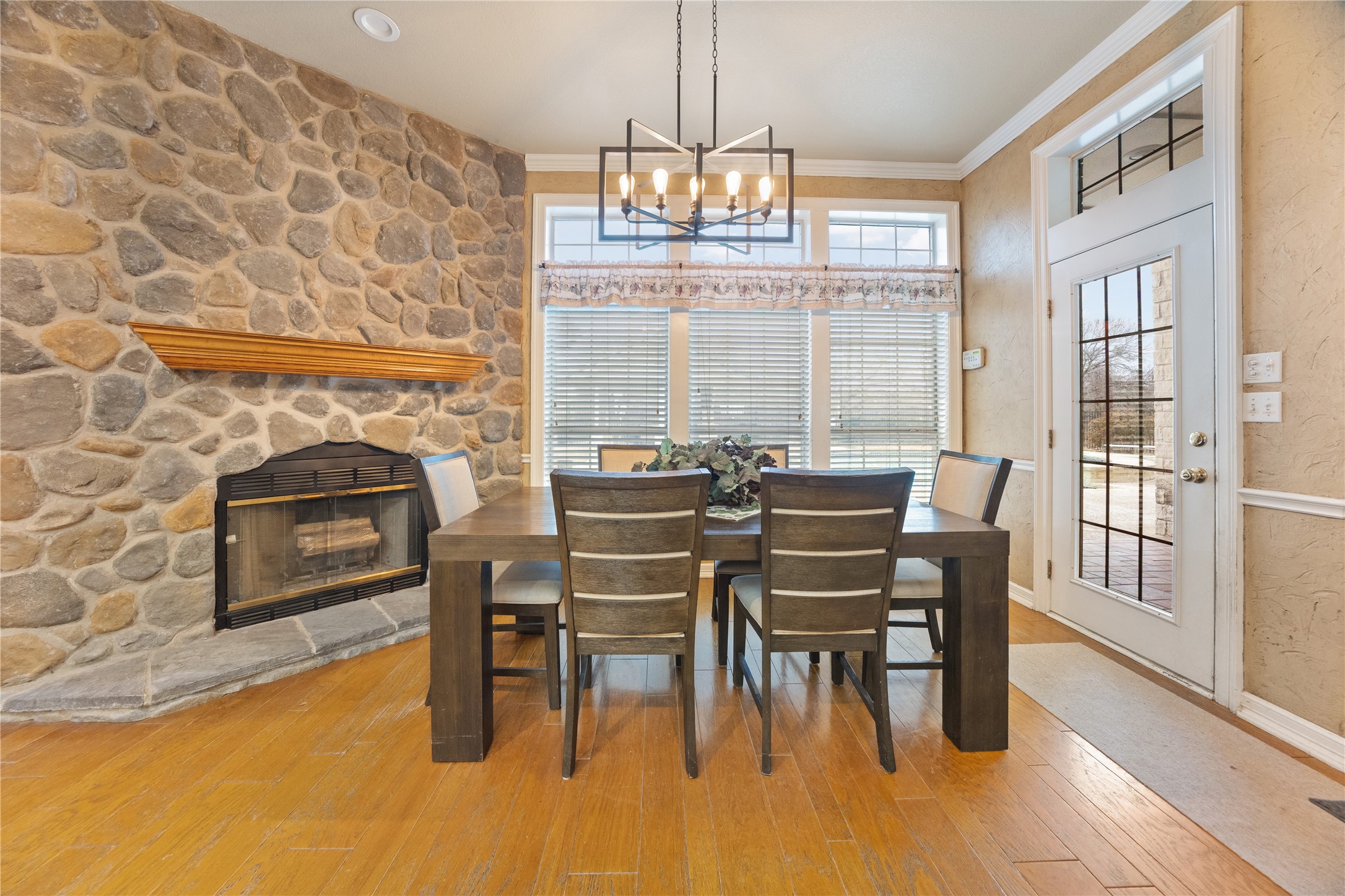207 Oakridge Trail Kennedale TX 76060