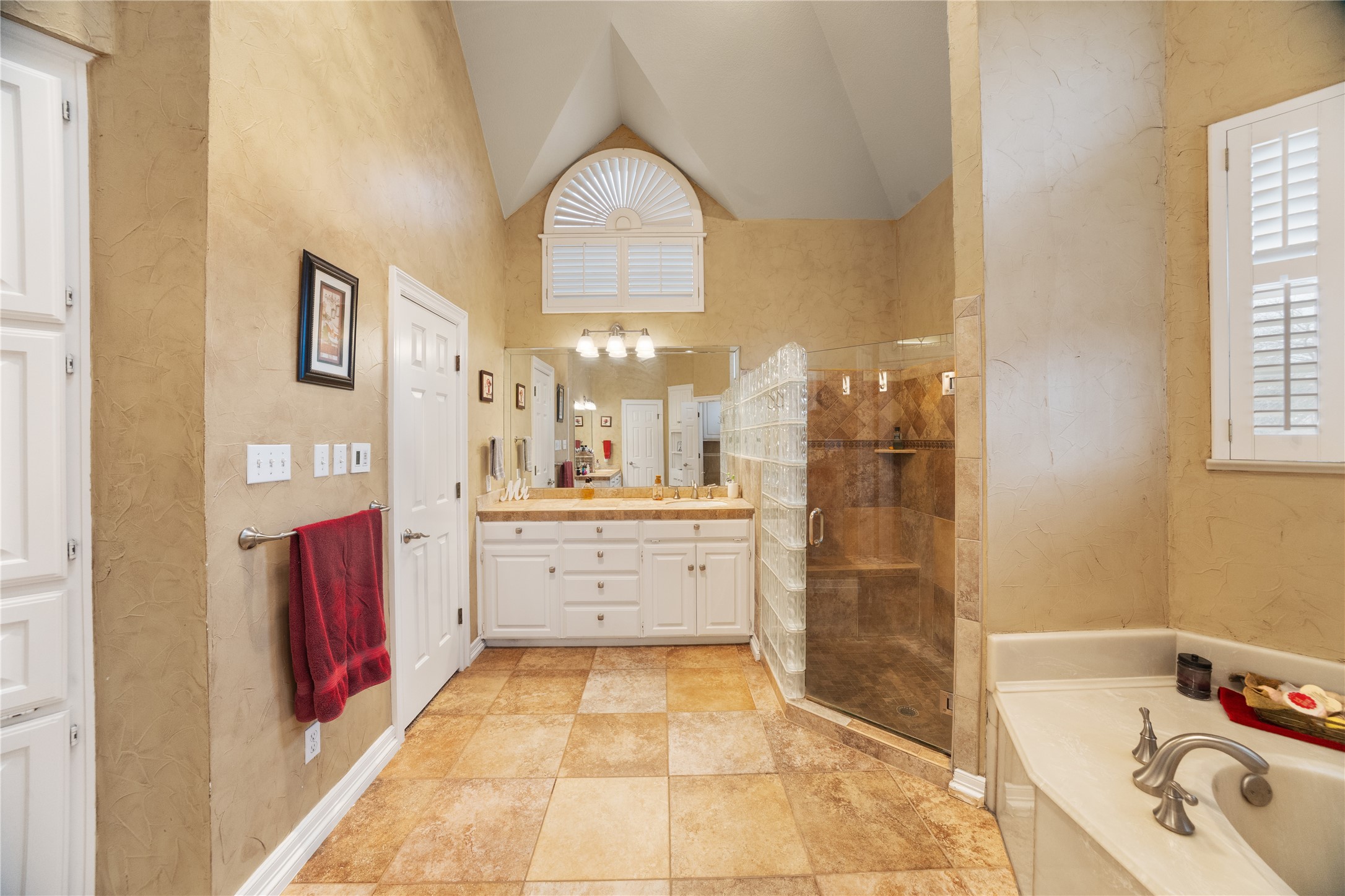 207 Oakridge Trail Kennedale TX 76060