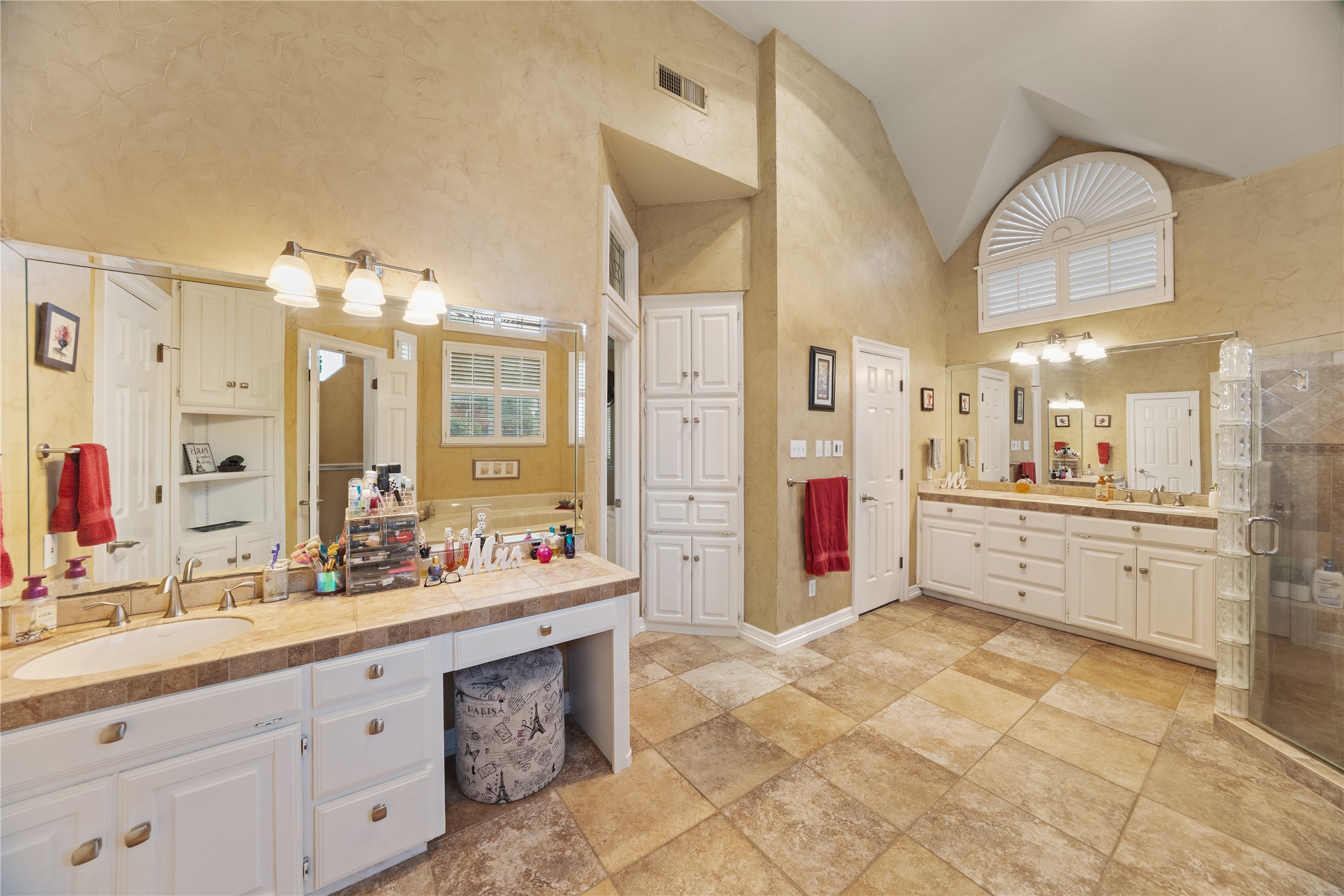 207 Oakridge Trail Kennedale TX 76060