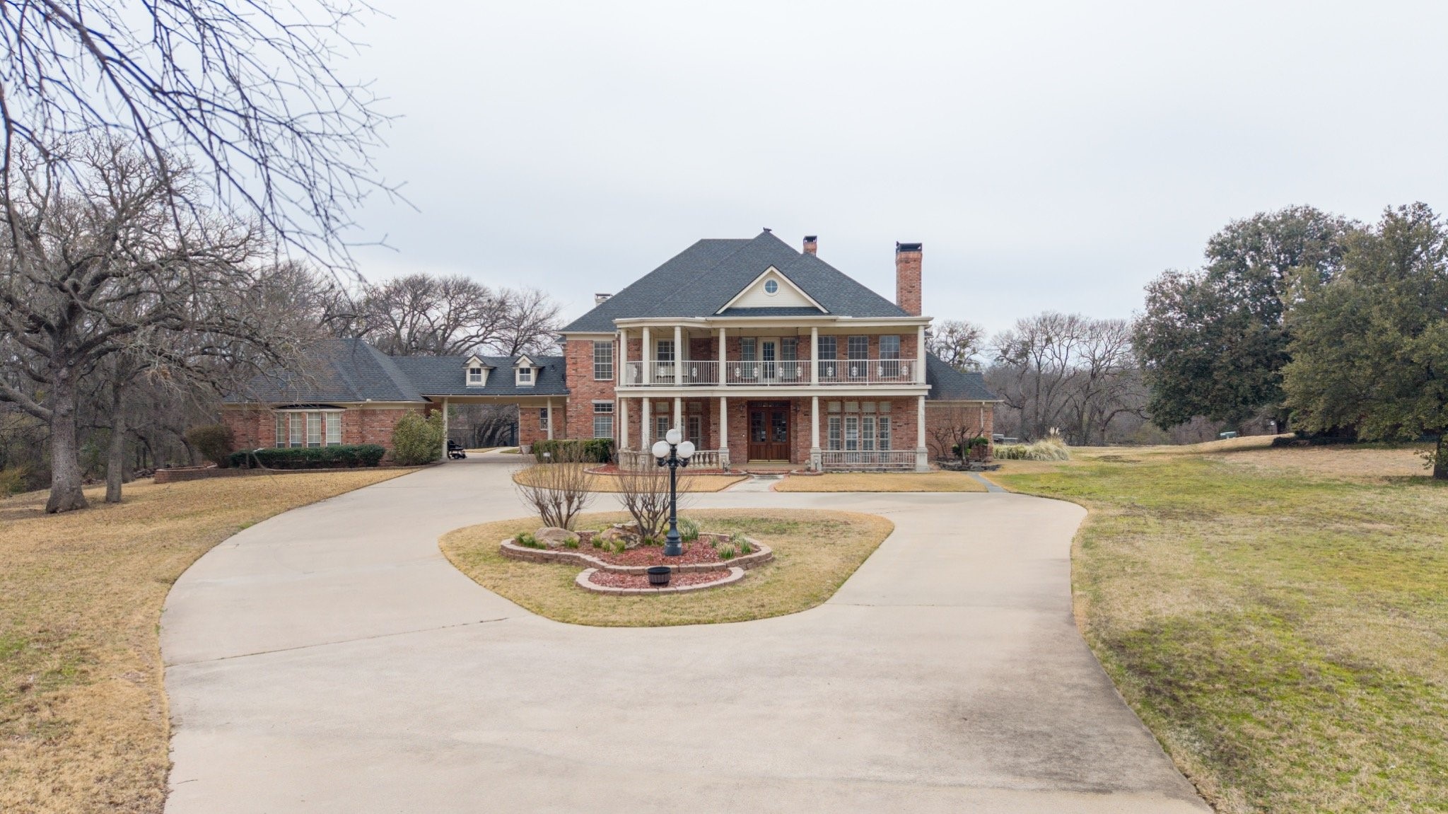 207 Oakridge Trail Kennedale TX 76060