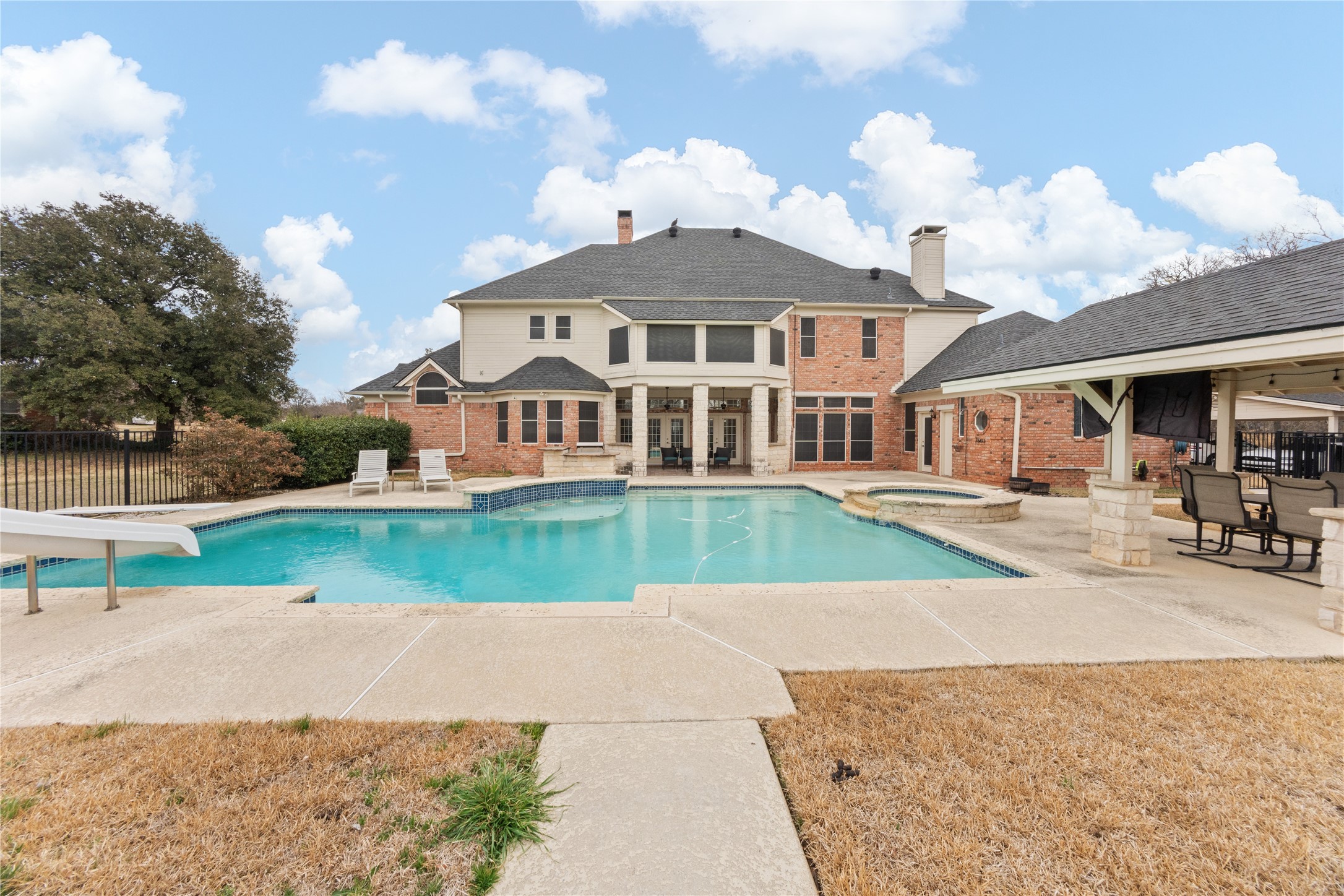 207 Oakridge Trail Kennedale TX 76060
